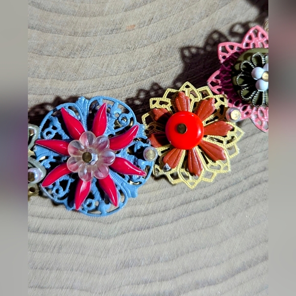 METAL MONK Colorful Garland Botanical Necklace - Picture 4 of 8